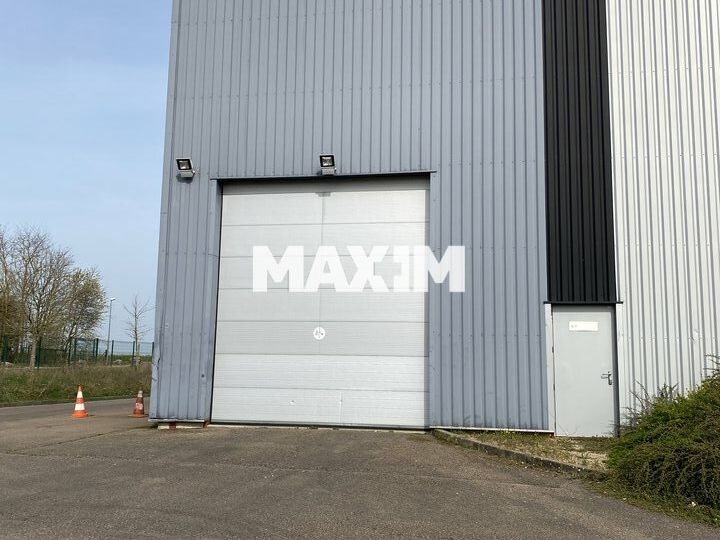 EXCLUSIVITE - Cet entrepôt n'attend que vous !