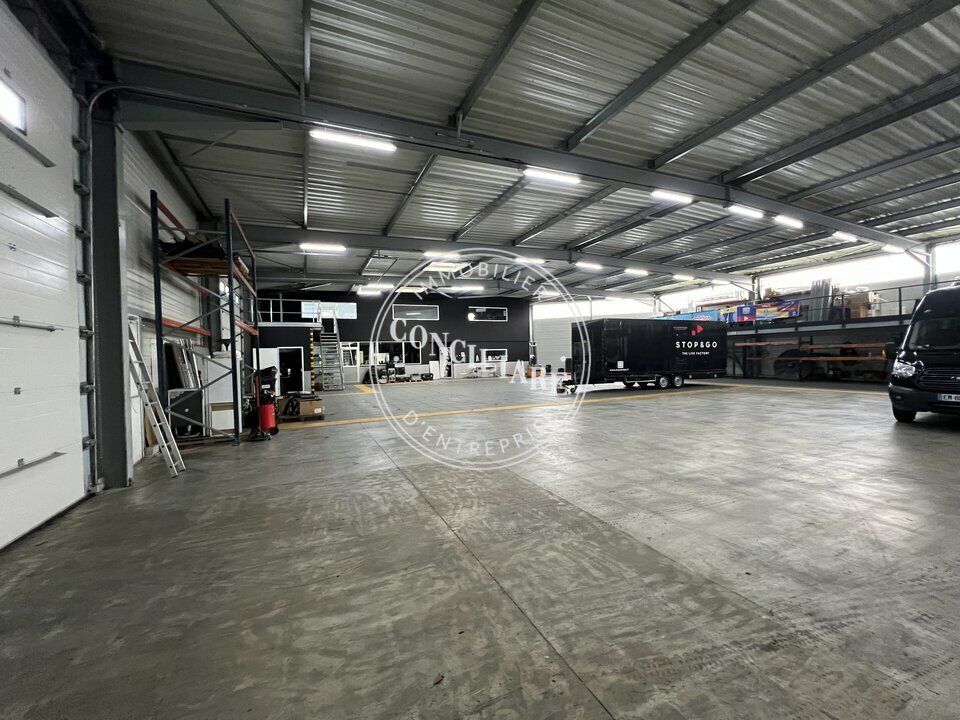 Location local d''activites 800 m² non divisibles