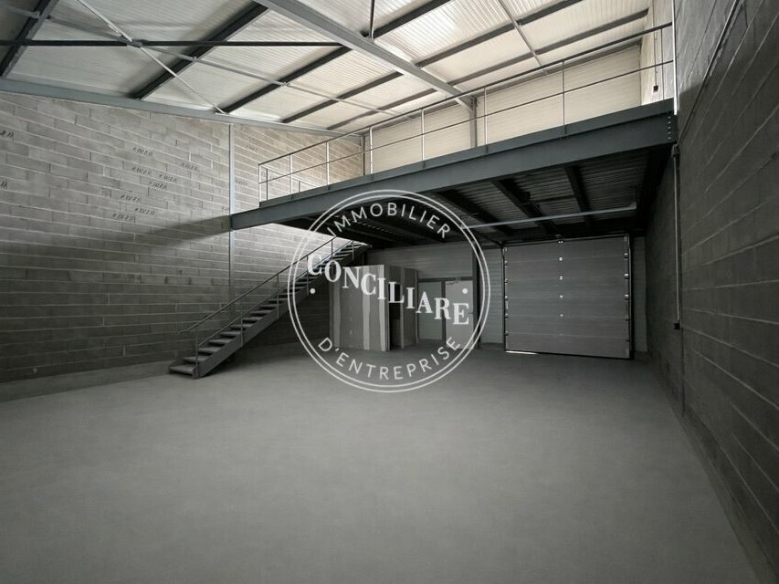 Location entrepot 138 m² non divisibles