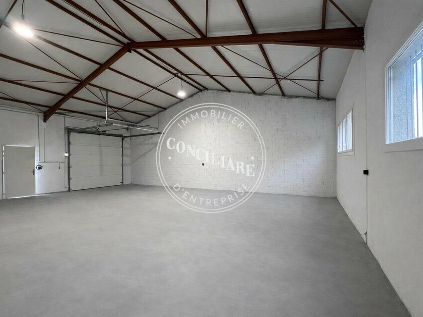 Location entrepot 125 m² non divisibles