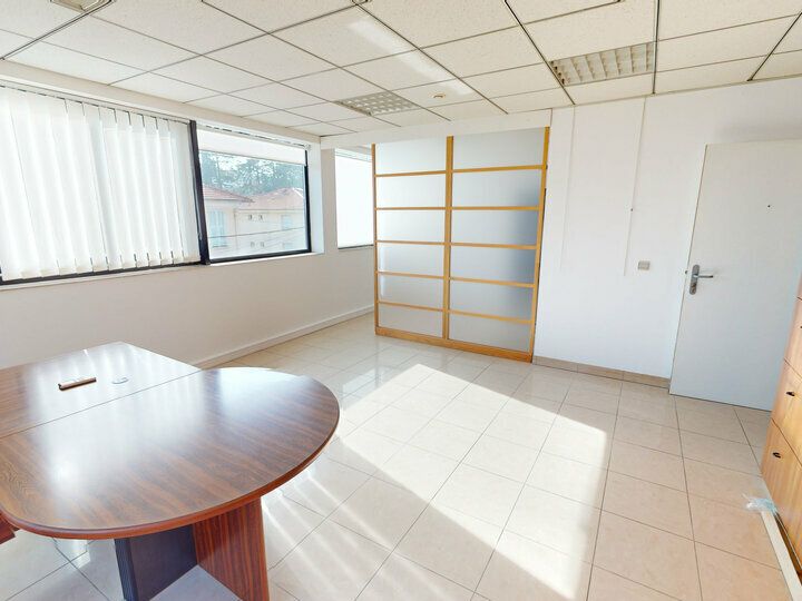 Location bureaux 70 m² non divisibles