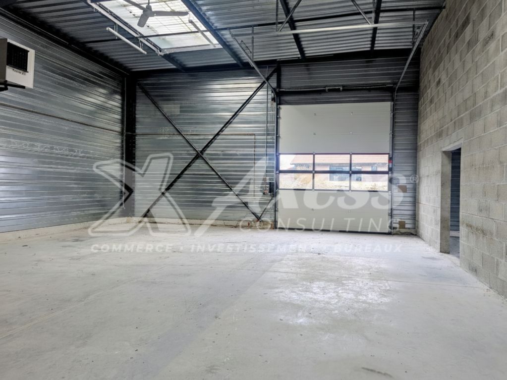 Local commercial polyvalent de 400 m² - Viriat