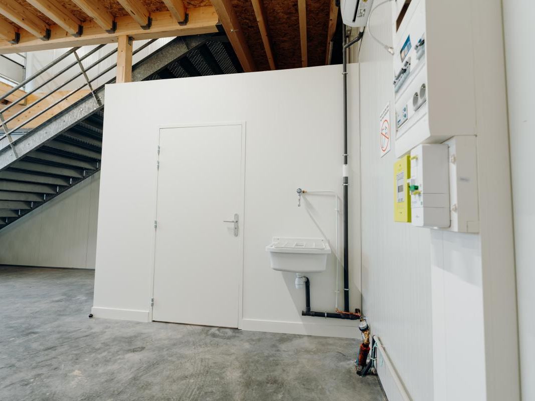 Location entrepôts 96 m² non divisibles