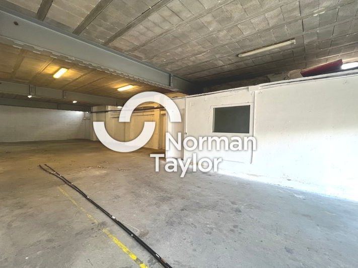 Location local d''activites 200 m² non divisibles