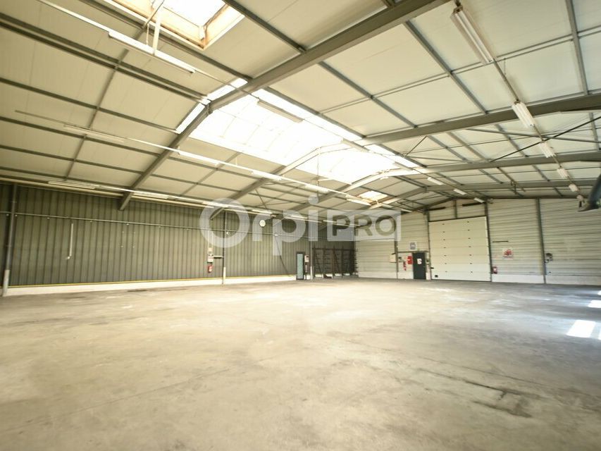 Location local d''activites 764 m² divisibles à partir de 100 m²