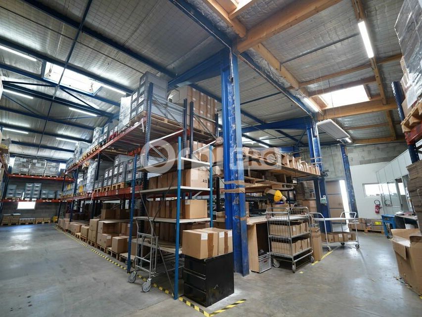 Vente local d''activites 735.95 m² non divisibles