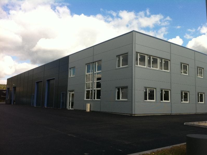 Location local d''activites 299 m² non divisibles
