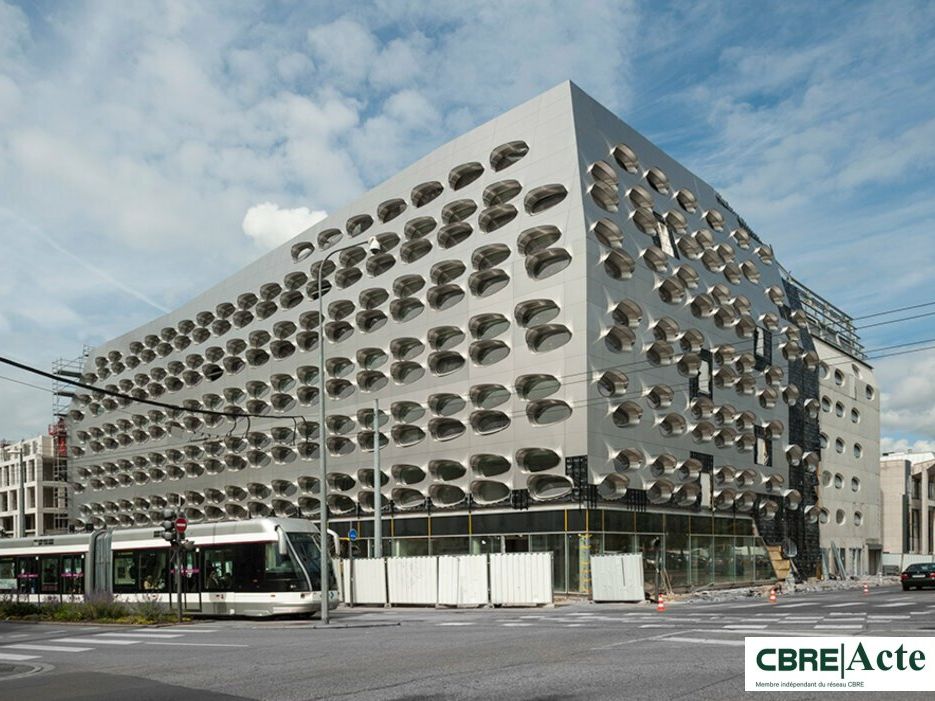 Location bureaux 620 m² divisibles à partir de 94 m²