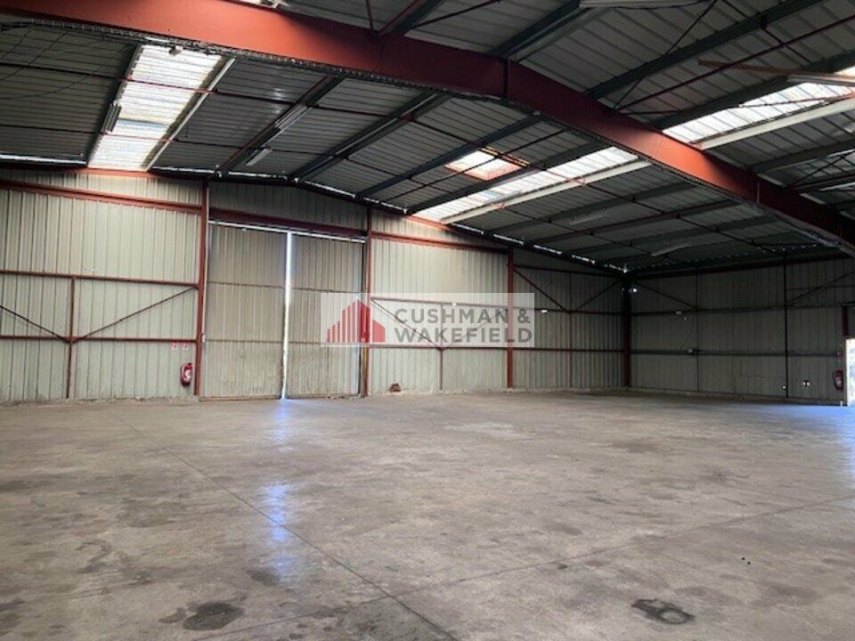 Location local d''activites 600 m² non divisibles