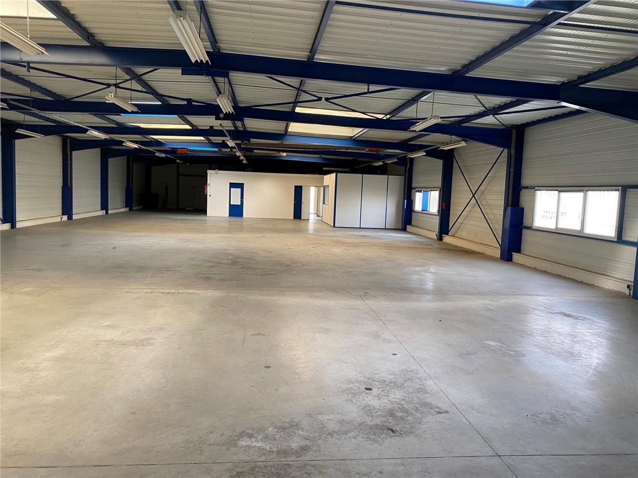 645 m² dispo à Veauche