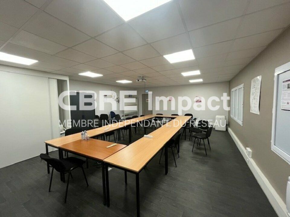 Location local d''activites 1143 m² non divisibles