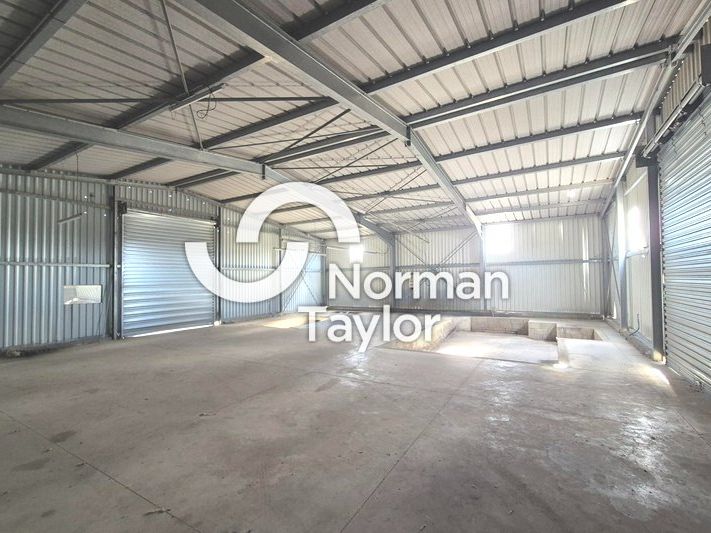 Location local d''activites 320 m² non divisibles