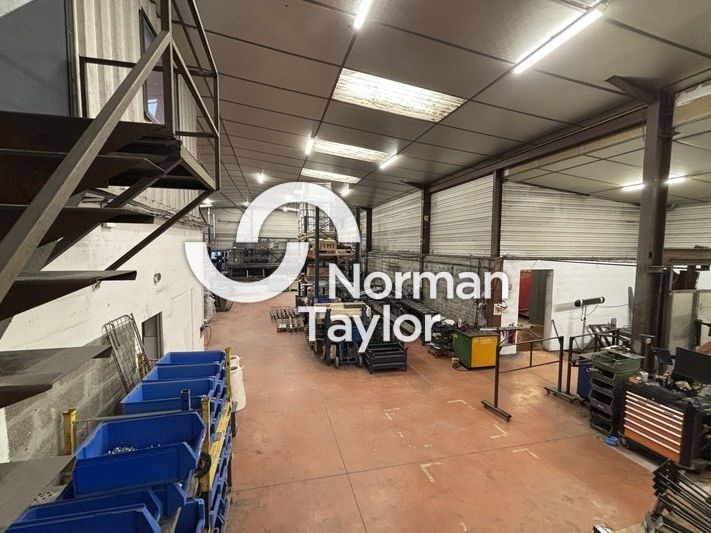 À VENDRE – Local d'activités 790 m² 