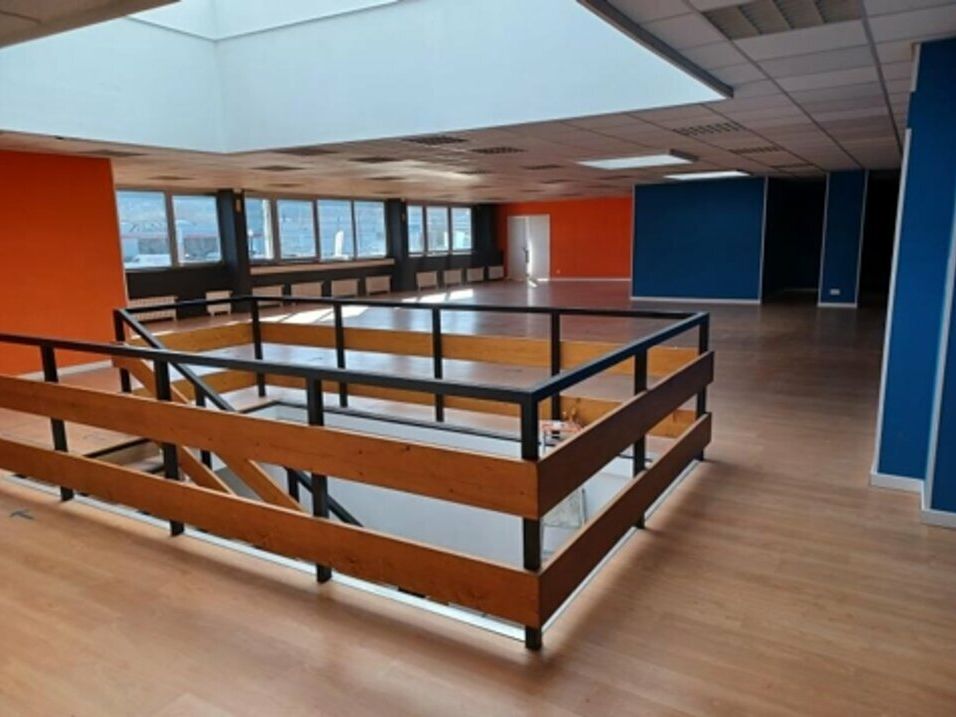 Location bureaux 696.3 m² non divisibles