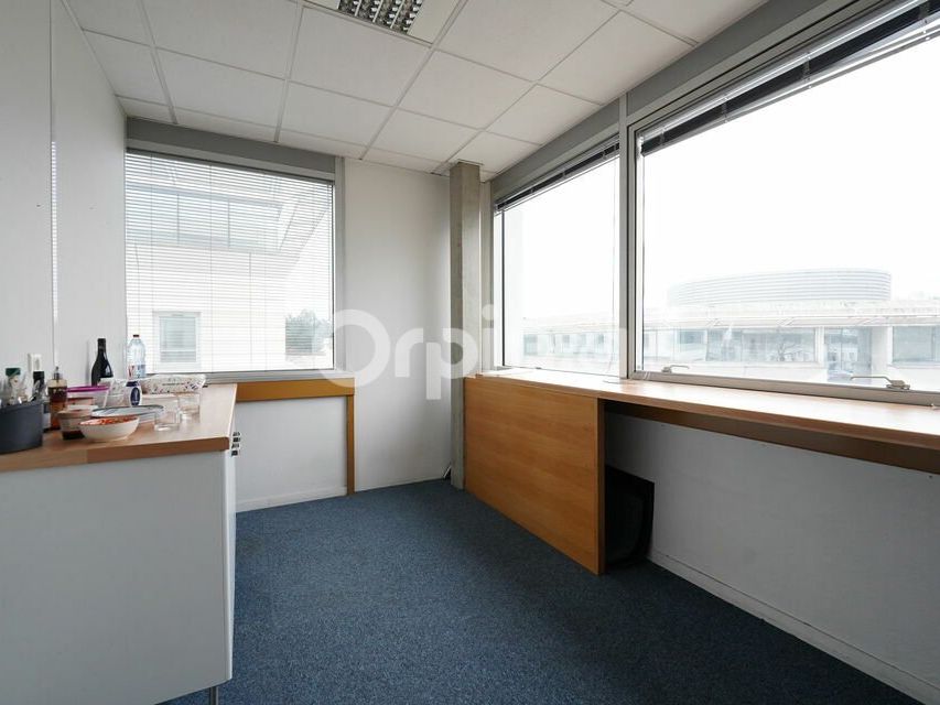 BUREAUX A LOUER - 238 m² DIVISIBLE - BRON