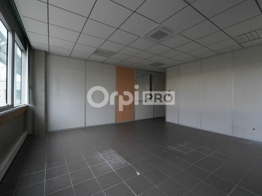 BUREAUX A LOUER - 237 m² - BRON