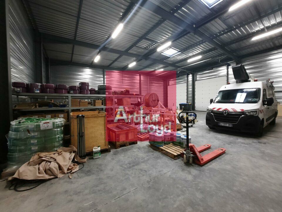 Vente local d''activites 696 m² non divisibles