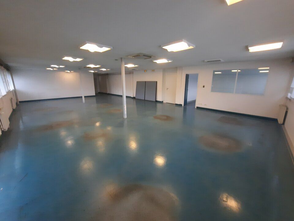 A LOUER ROMAGNAT BUREAUX 130M² 