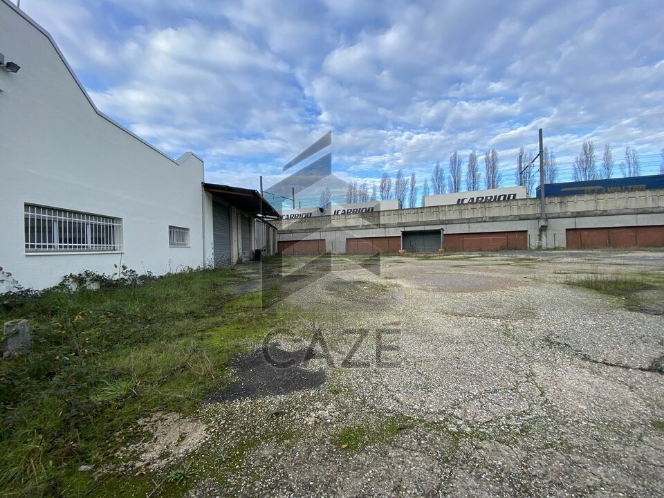 Location local d''activites 670 m² non divisibles