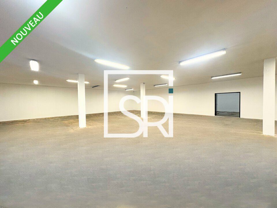AXE PASSANT - LOCATION LOCAL COMMERCIAL avec ENTREPOT - 400 M² -  63170 AUBIERE
