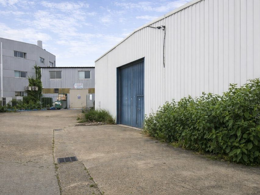 Location entrepot 230 m² non divisibles