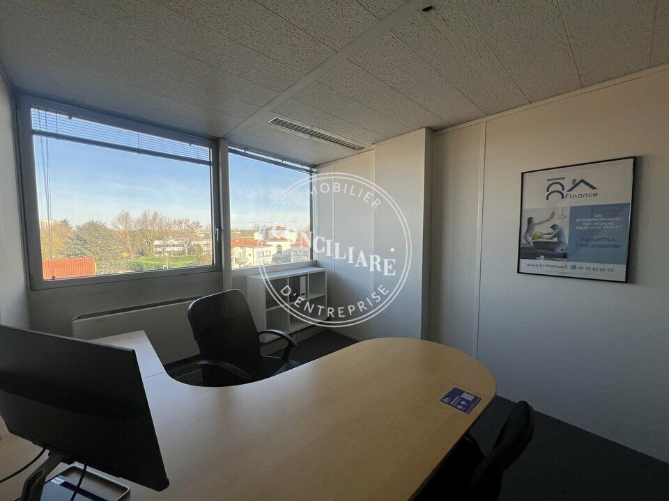 Location bureaux 92 m² divisibles à partir de 11 m²