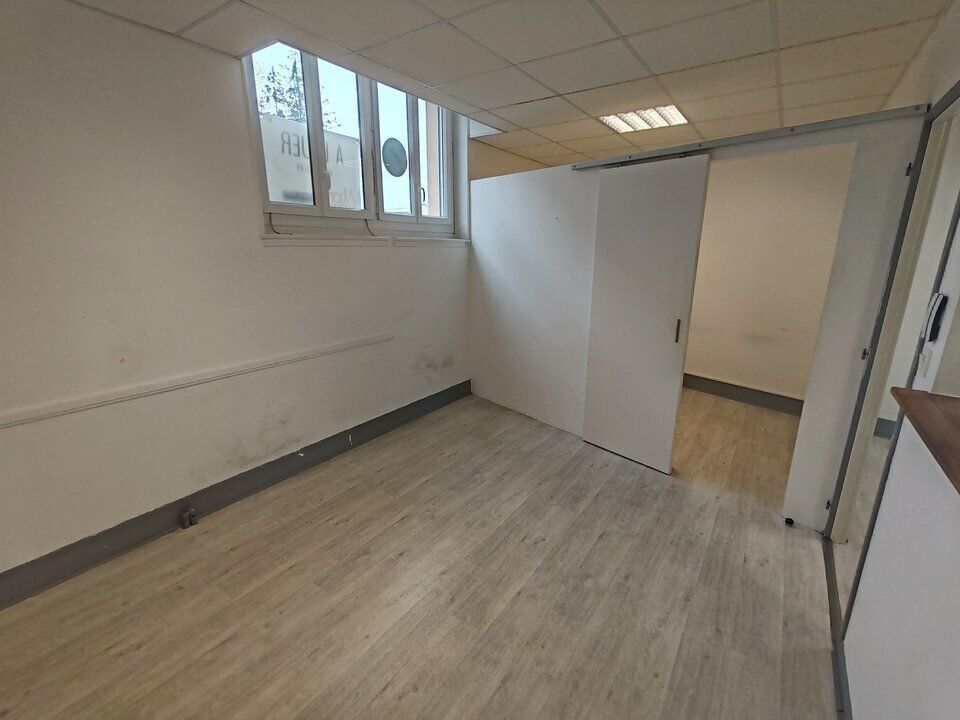 A LOUER - BUREAUX/LOCAL - DIJON QUARTIER REPUBLIQUE / PLACE DU 30 OCTOBRE