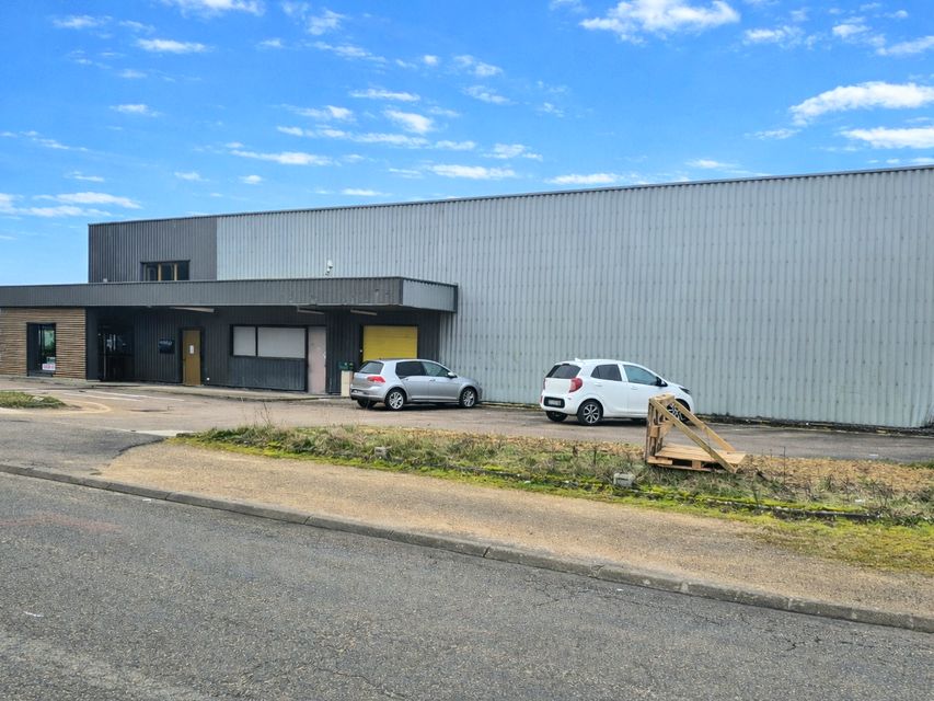 Vente local d''activites 974 m² non divisibles