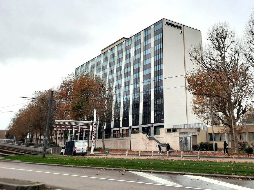 Location bureaux 1100 m² divisibles à partir de 240 m²