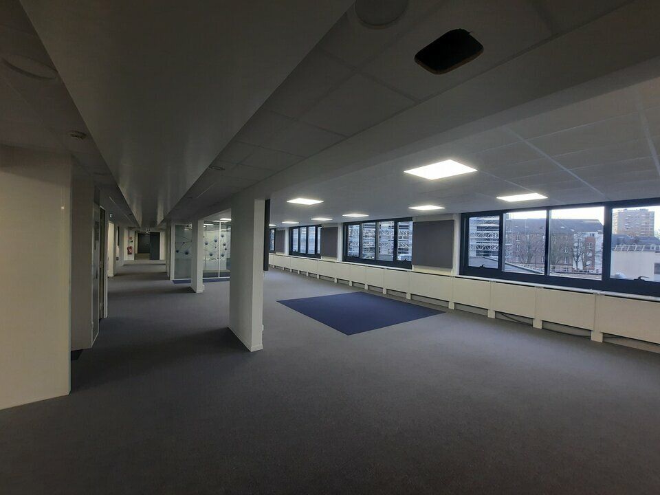 Immeuble restructuré - PMR - Fibre optique - Parkings.