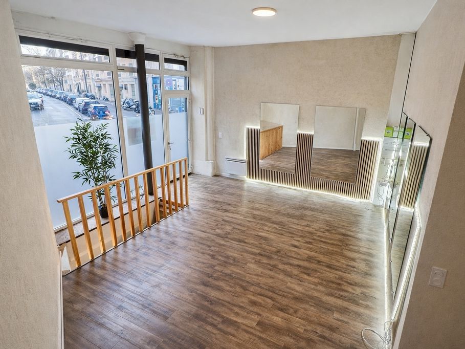 Location boutique 70 m² non divisibles