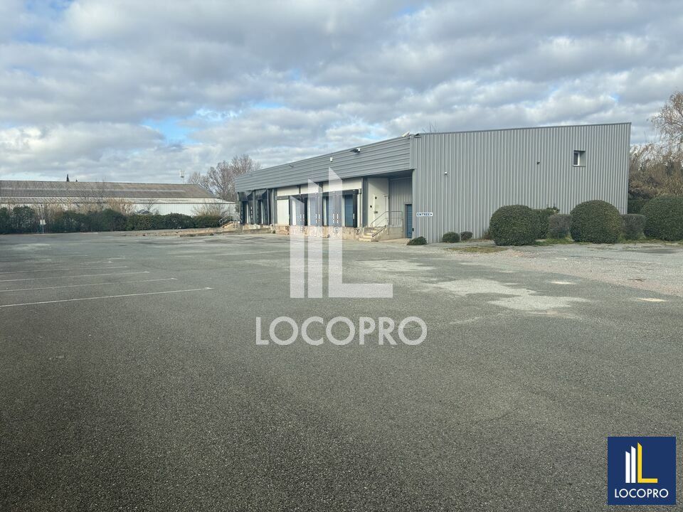 Location local d''activites 700 m² non divisibles