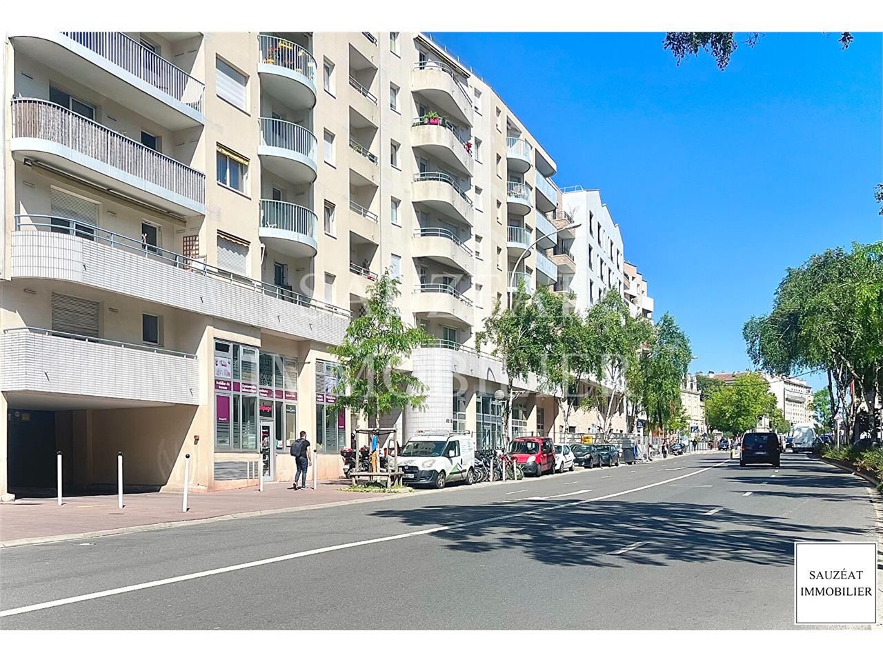 Location bureaux 245.61 m² à MONTROUGE