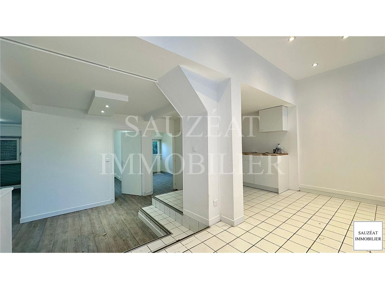 Location local commercial 70.00 m² à BAGNEUX