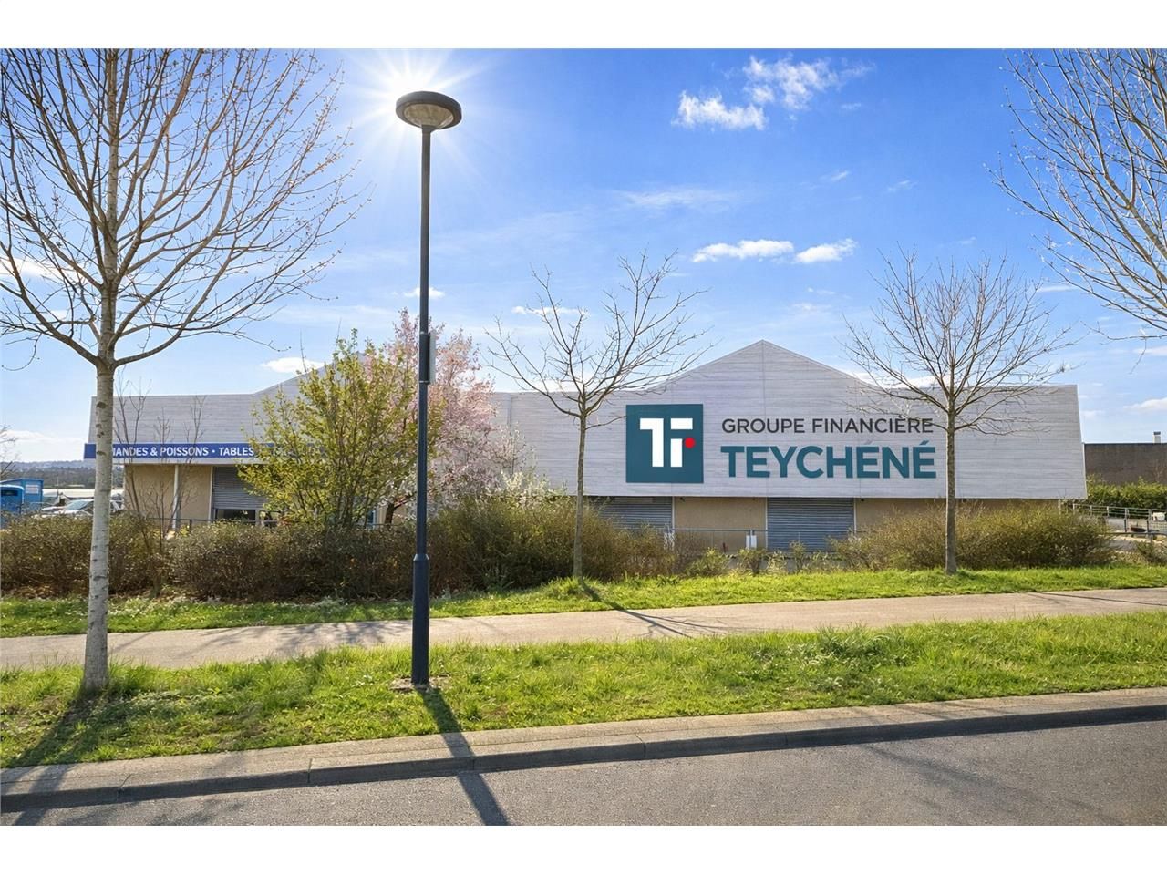 Location local commercial 1267 m² à Coulaines