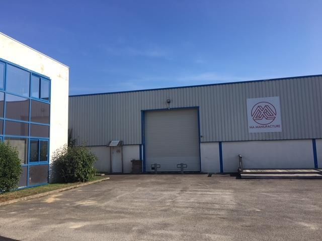 Location entrepôts 1459 m² non divisibles