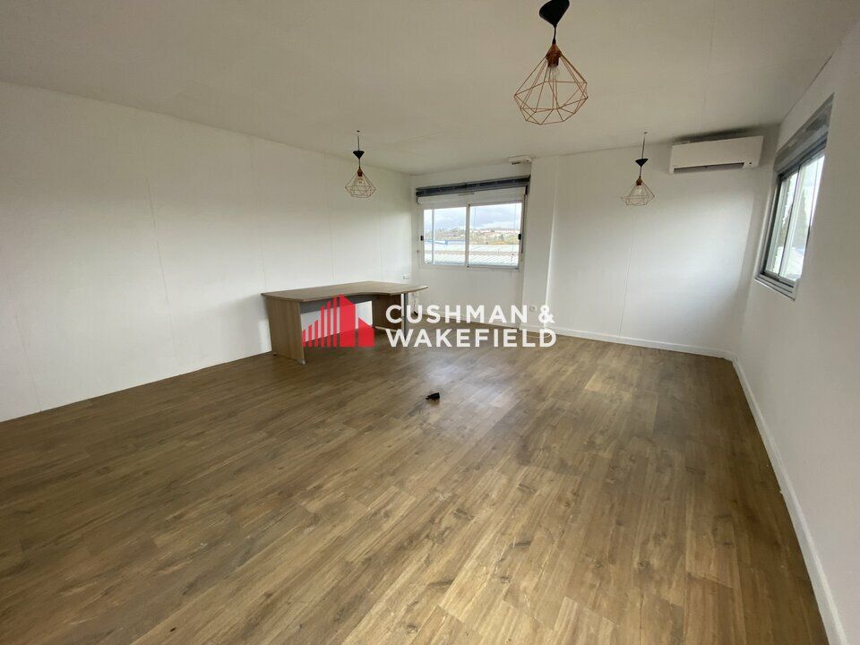 Location activité/entrepôt - 770 m²