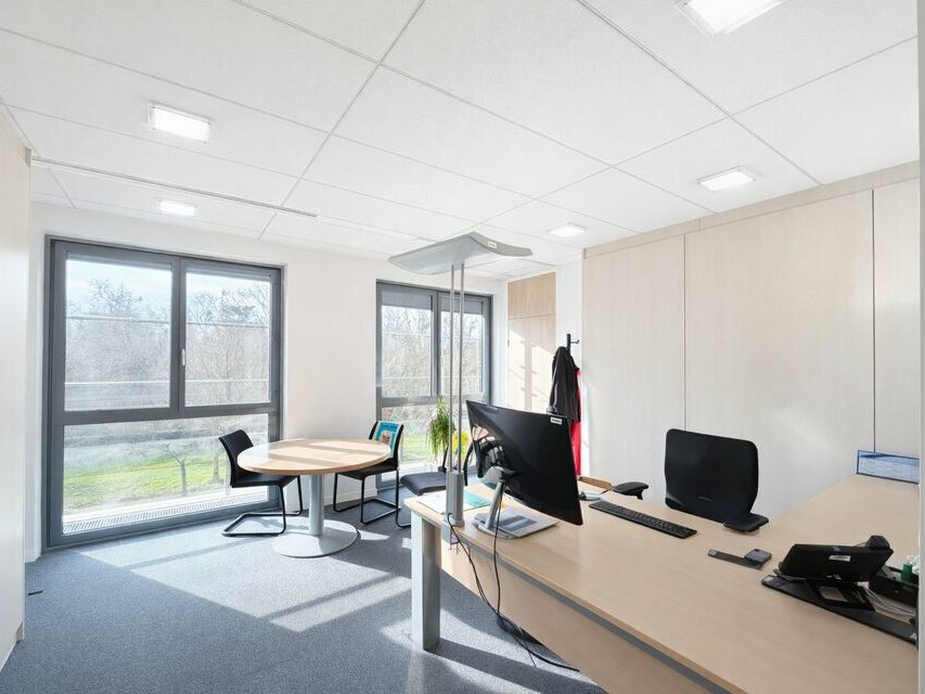 Location bureaux 436.7 m² non divisibles