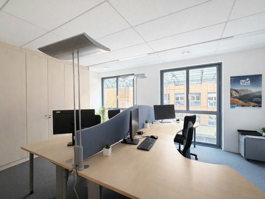 Valoris vous propose à la location une surface de bureaux de 437 m² idéalement située au sein de la Cité Internationale de Lyon, dans un environnement professionnel premium entre parc et quais du Rhône.