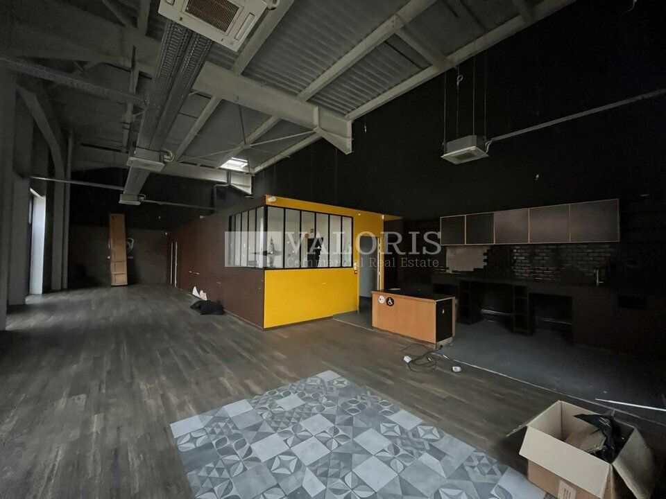 VALORIS MEDITERRANEE vous propose à la location des cellules commerciales situées au coeur du Shopping Promenade d'Arles. Surfaces avec plusieurs accès et beaux volumes à exploiter.