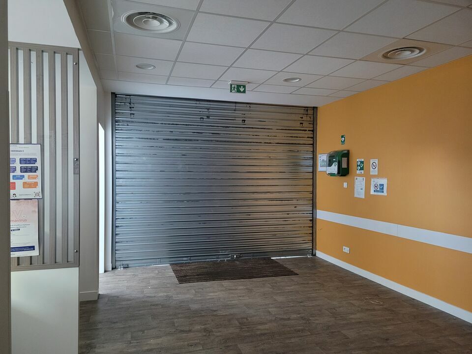CHAMBÉRY LES LANDIERS : Local à usage commercial ou de bureau de 190 m²