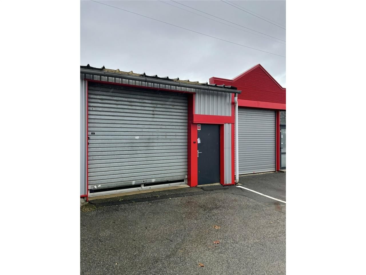 Location local d''activites 96 m² non divisibles