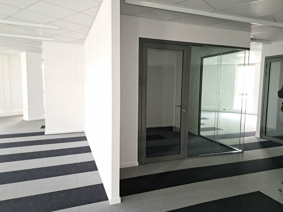 TOURS NORD BUREAUX A LOUER 227 M² 5 PARKINGS