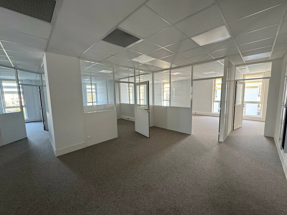 Location bureaux 233.22 m² non divisibles