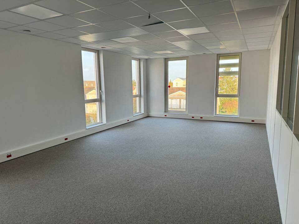 TOURS NORD BUREAUX A LOUER 233 M² 6 PARKINGS