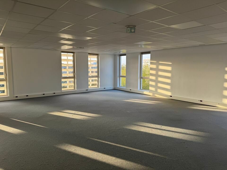 Location bureaux 233.66 m² non divisibles