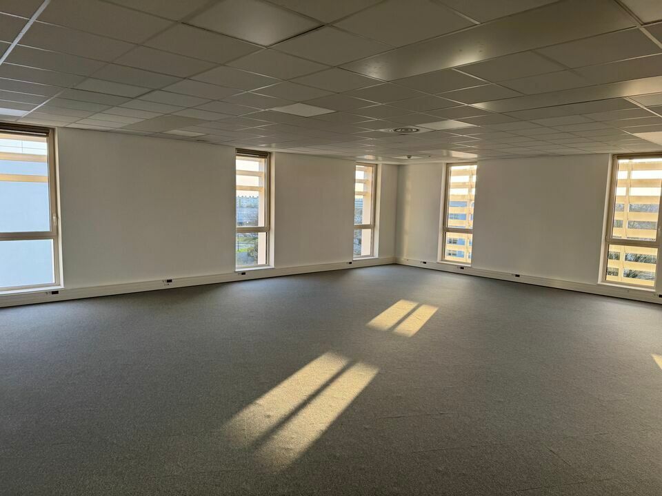 TOURS NORD BUREAUX A LOUER 233 M² 6 PARKINGS