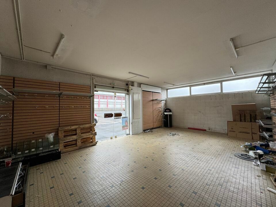 TOURS COMMERCE A LOUER 70 M² AXE PASSANT