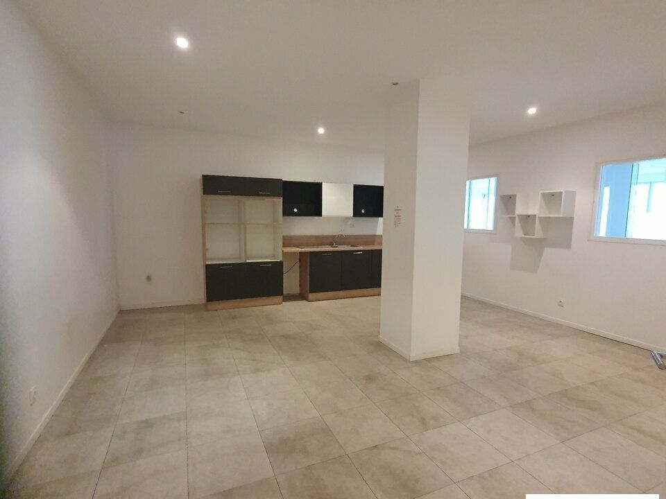 MEYLAN, locaux commerciaux à louer ou à vendre