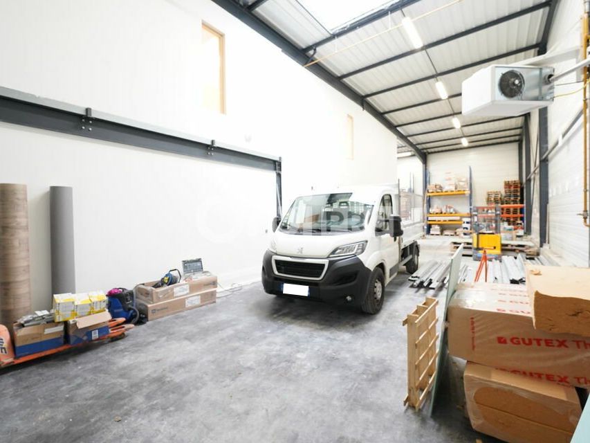 Vente local d''activites 400 m² non divisibles